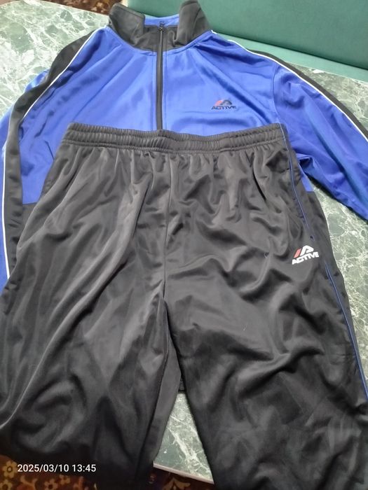 Продам спортивный костюм