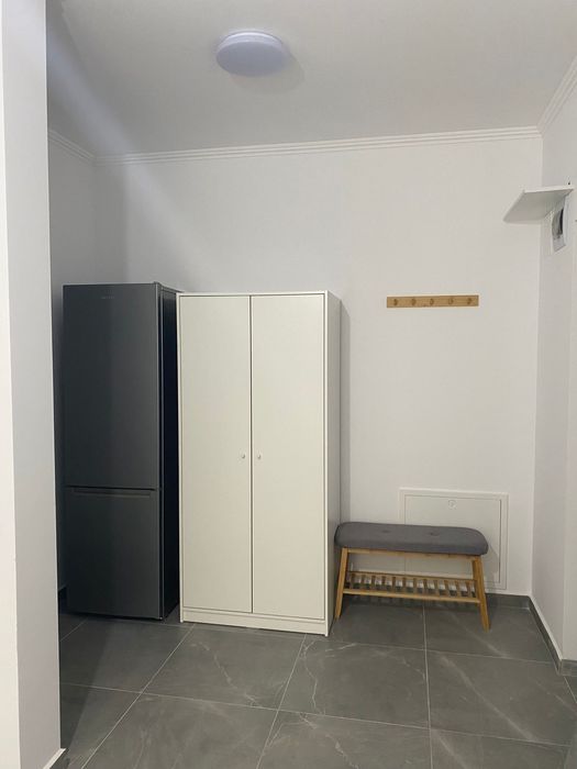 Ofer spre inchiriere apartament cu o camera