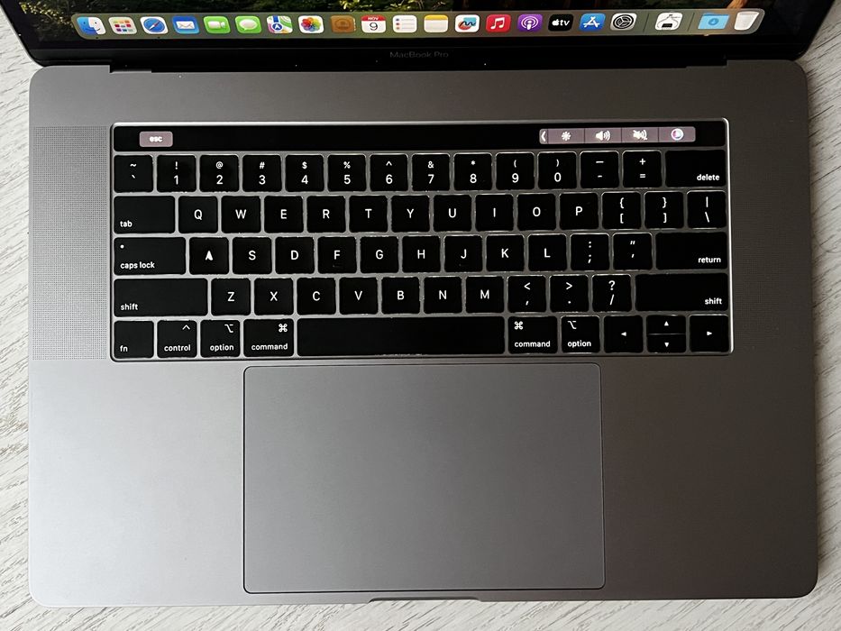 Apple macbook pro , i9 ,16Gb RAM, 500gb SSD, 15 inch, mid 2018, a1990