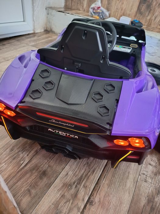 Vând mașinuță lamborghini