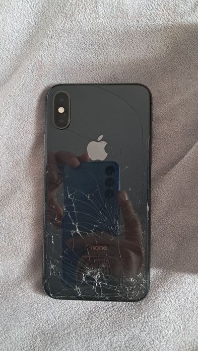 Продавам iphone xs За части