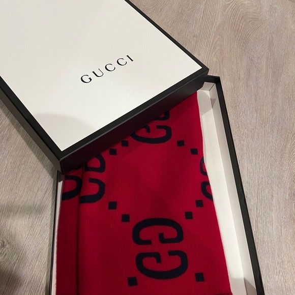 Esarfa/Fular original Gucci din lână nou în cutie