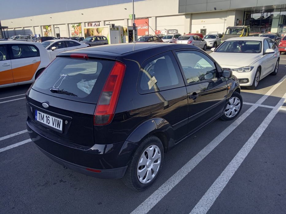 Vând Ford fiesta benzina+ gpl