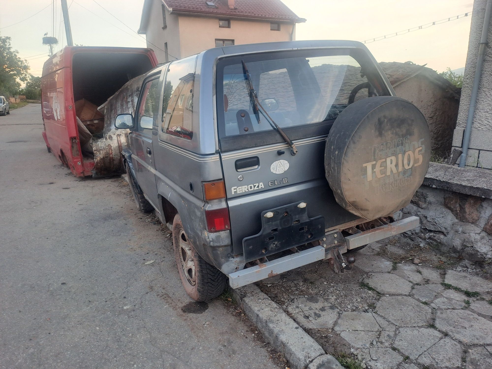 Продавам Daihatsu Feroza