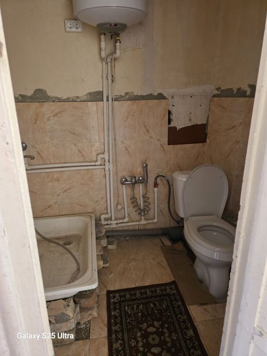 Асакада милий банк йонида 1дом 2 хона газ сув  свети зур иссик