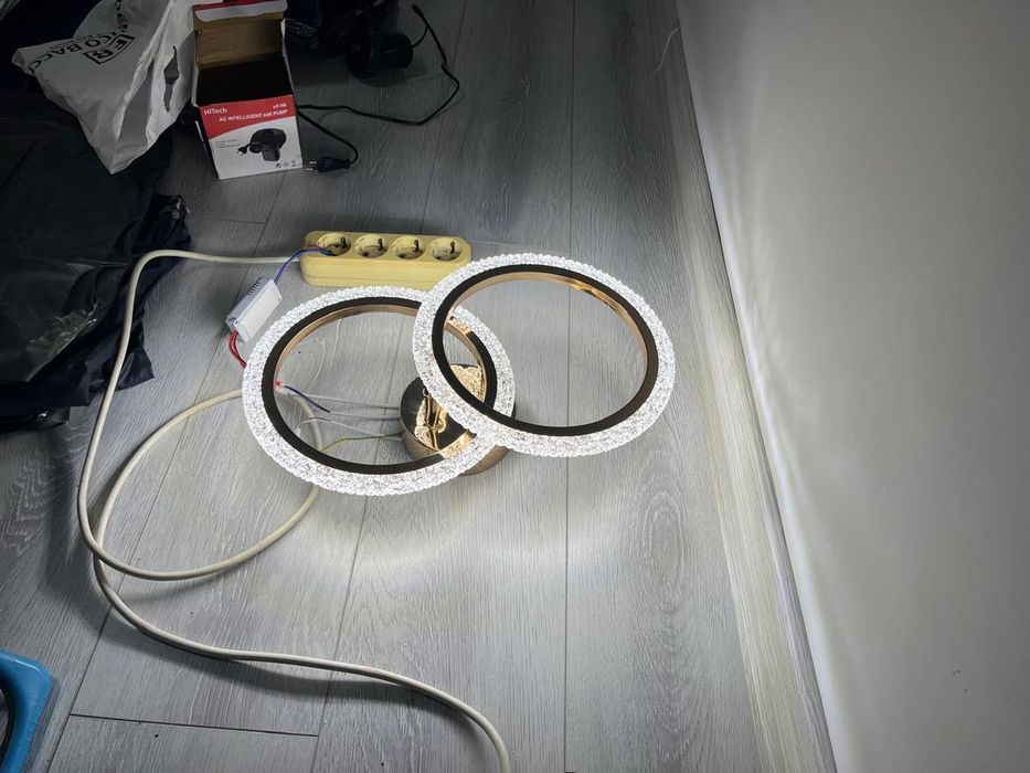 Продам новую люстру