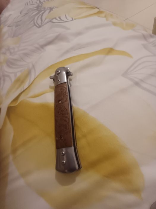 Vând briceag stiletto columbian 23 cm