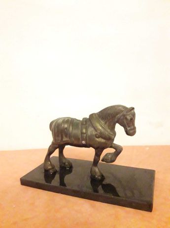 statuie cal din bronz