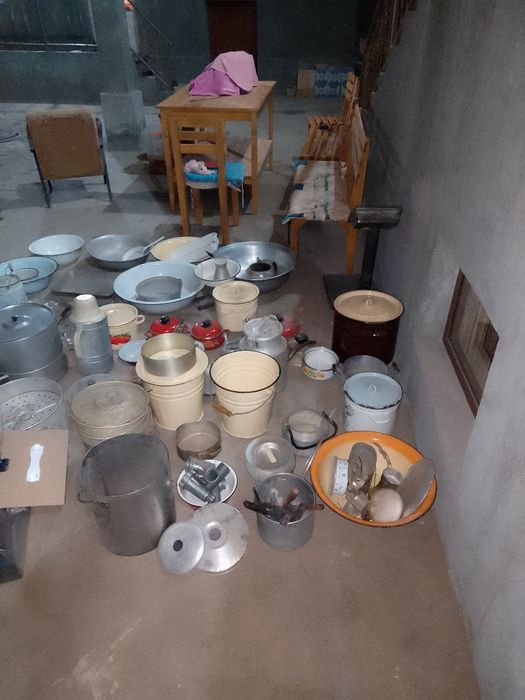 Посуды и  тазик   б у