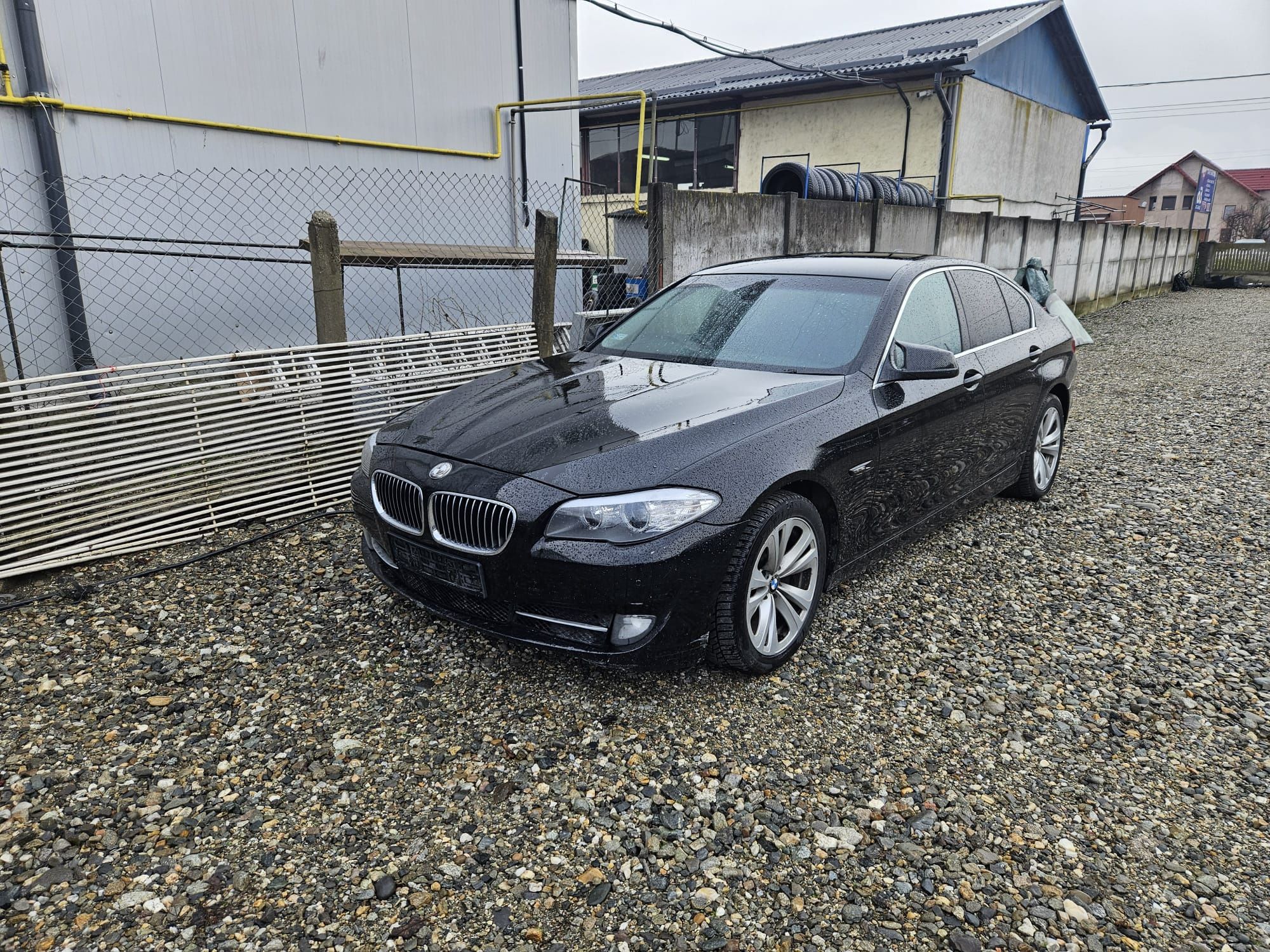 Aripa stângă fata BMW F10 an 2010