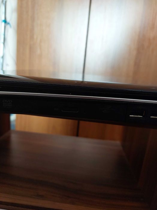 Продавам лаптоп HP Pavilion dv2700със зарядно