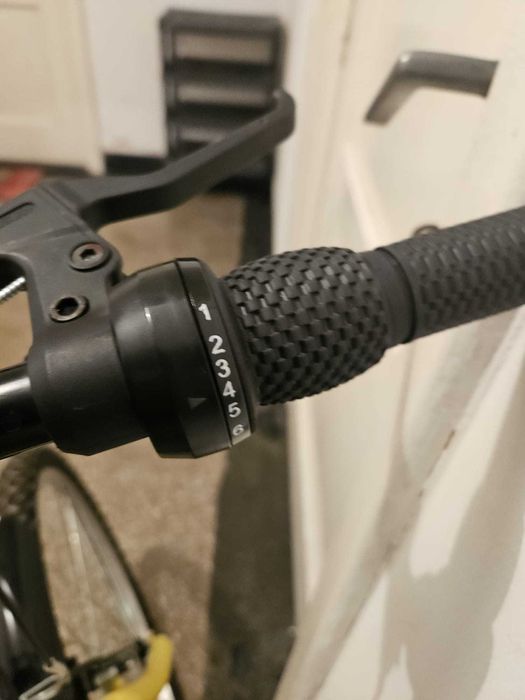 Bicicleta cu viteze vand doua sunt la fel