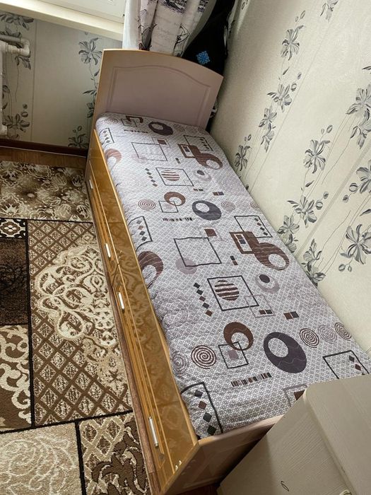 Продам кровать с матрасам