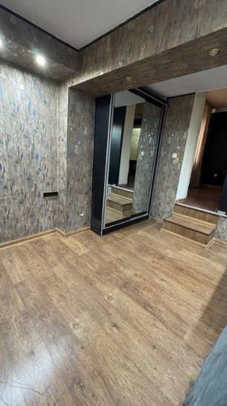 Срочно Продаётся Яккасарай 2в3/5/5 с мебелью ремонт средний !