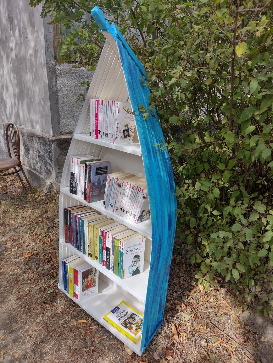 Barcă decor, biblioteca