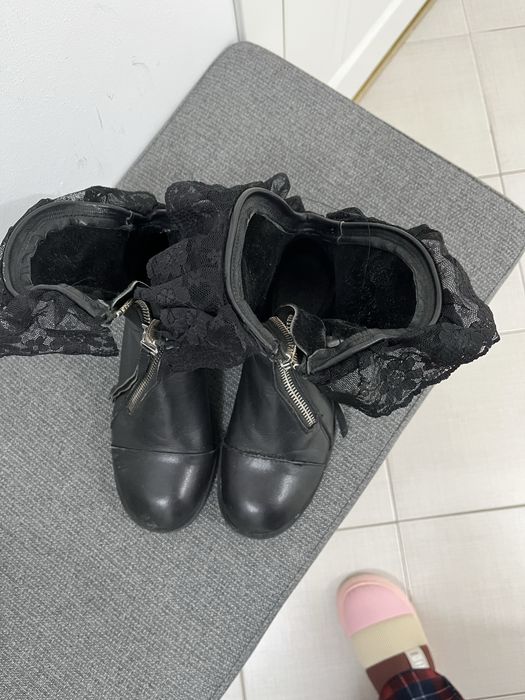 Боти, естествена кожа с дантела