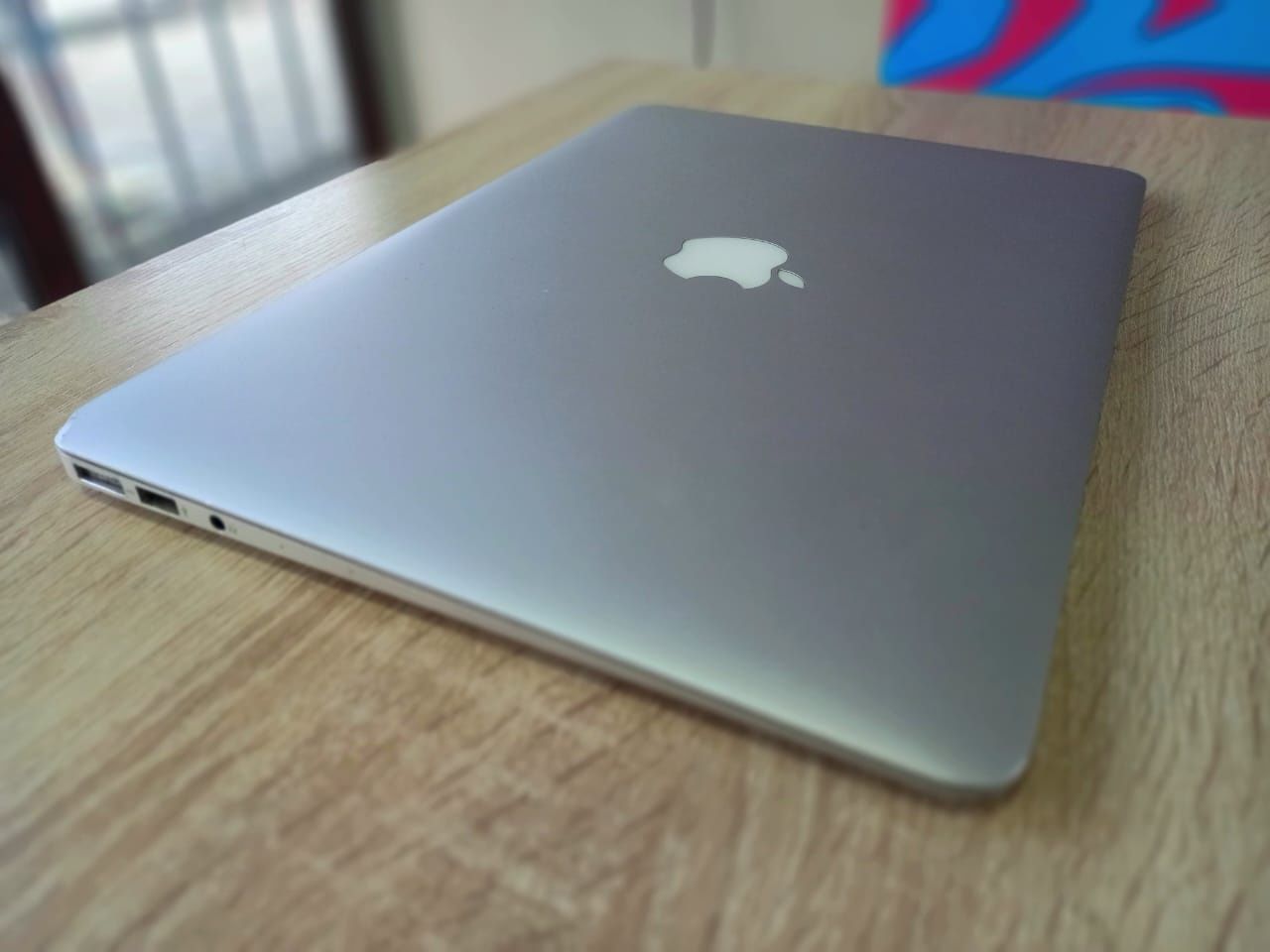 Продам ноутбук MacBook air 13