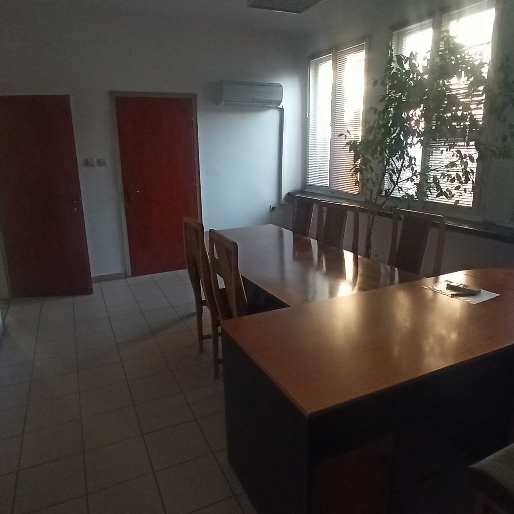 Дава се под наем Офис в Казанлък - 30 кв.м за 122.4 € - Снимка #2