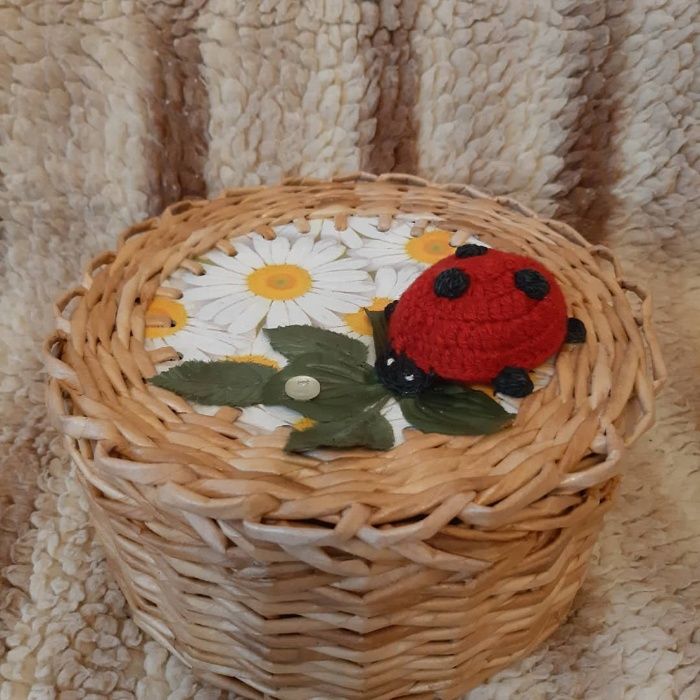 Шкатулка для дома из газетных трубочек