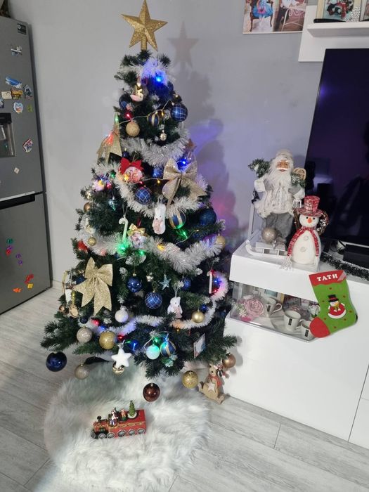 Луксозна коледна елха