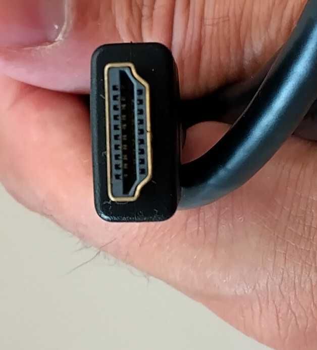 Продавам HDMI - HDMI кабел на Lenovo