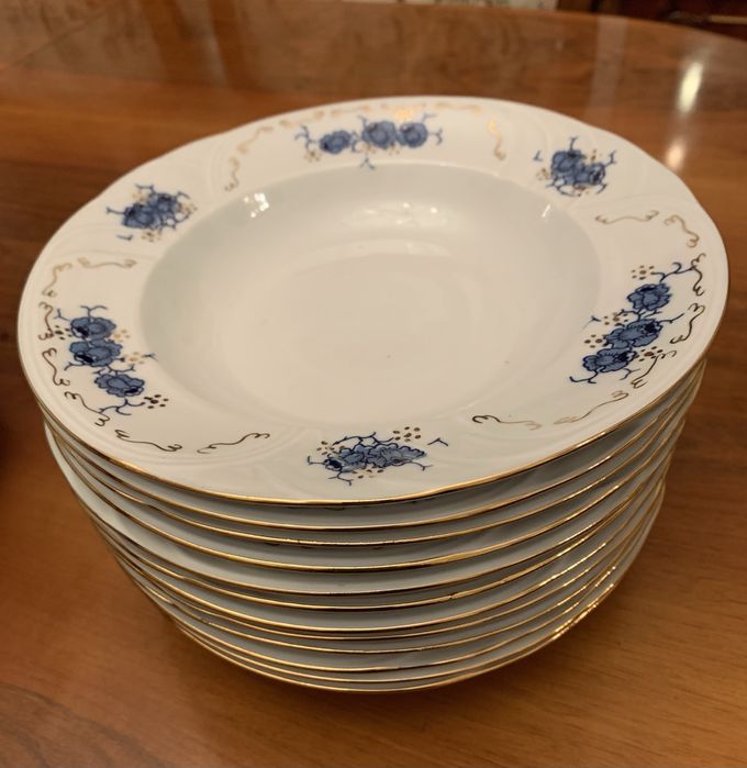 Vand  serviciu de masa de 12 persoane