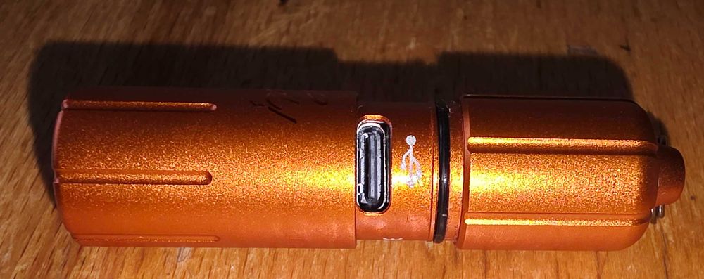 Нов LED фенер Olight iThx (22 грама до 180 лумена) - Оранжев