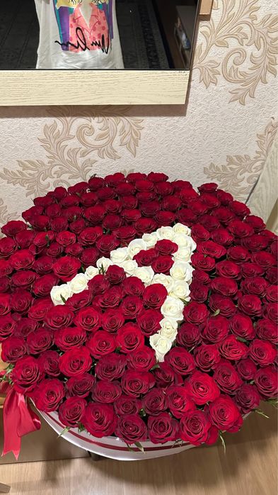 Букет роз с буквой А