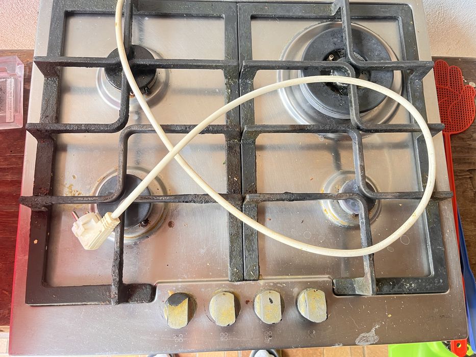 Plita pe gaz folosita, in stare perfecta de functionare.