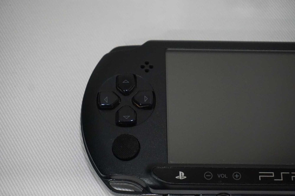 PSP Конзола E1008 + 11 Игри Gran Turismo/Killzone/Ghost Recon/Loco