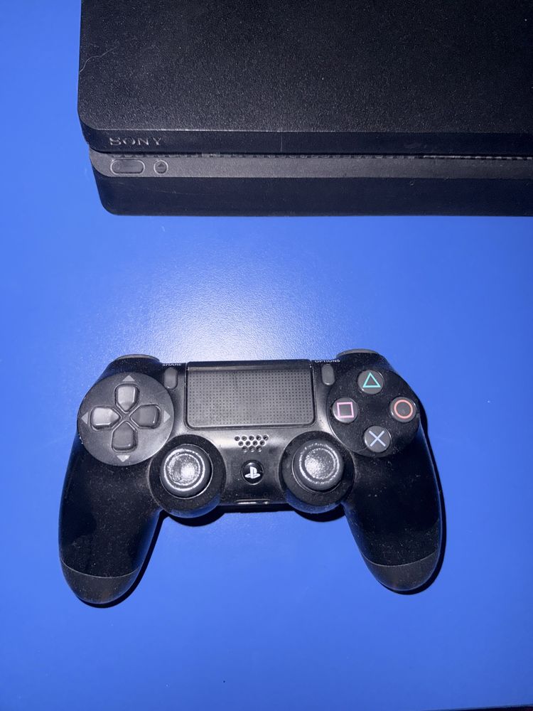 Ps4 с два джойстика и 3 игри
