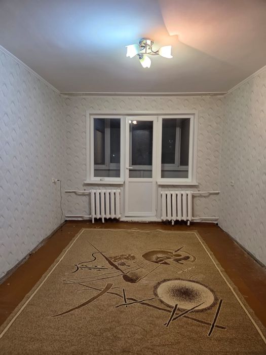 Продам 3 комнатную квартиру район ЦОТА 2 этаж