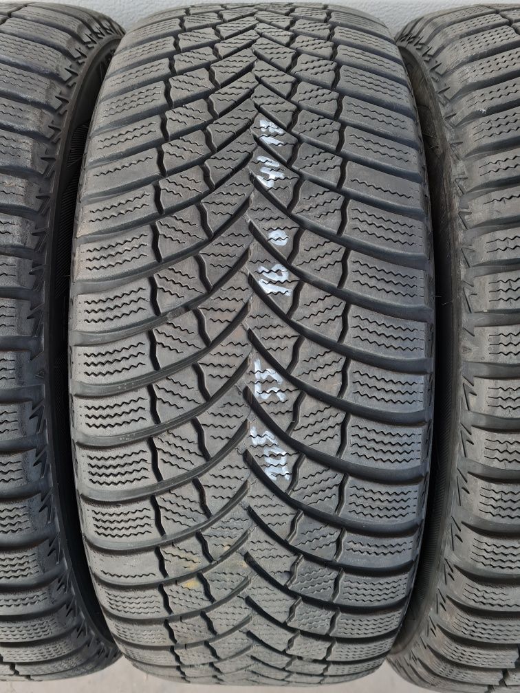 Зимни гуми 4 броя BRIDGESTONE Blizzak LM001 205 55 R16 дот 4117