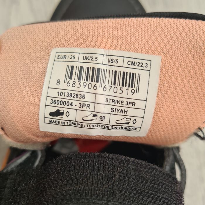 Спортни обувки за момиче