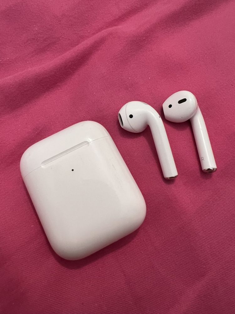 Airpods Gen 2 Lightning + 4 Huse Incluse