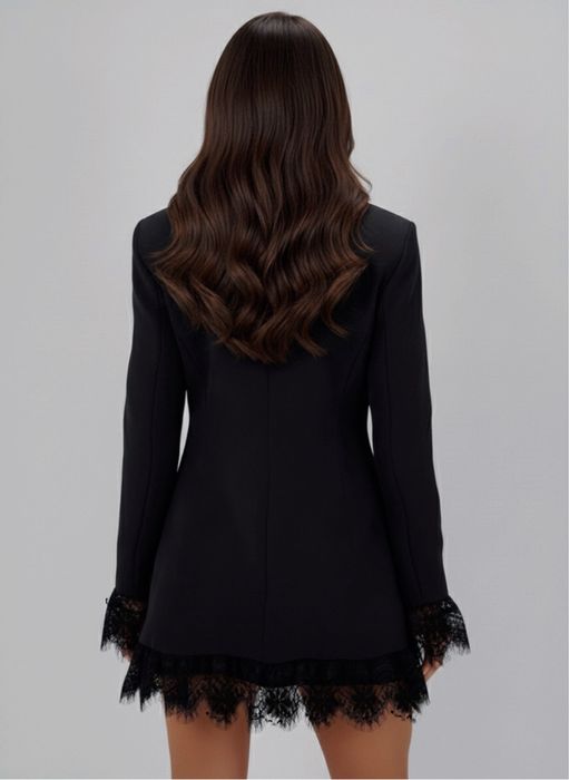 Дамски черен блейзър с пришита дантела