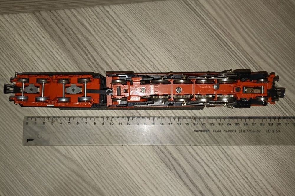 Locomotiva BR 41 , producător Marklin 
Roți metalice izolate, se poate