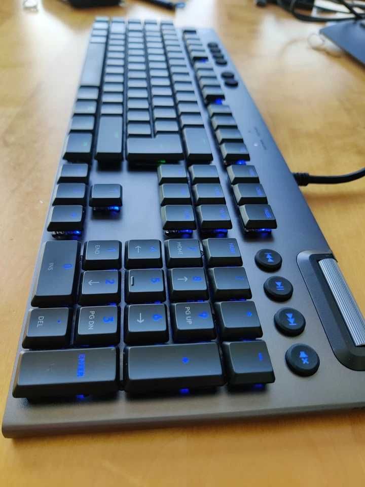 Геймърска механична клавиатура Logitech G815