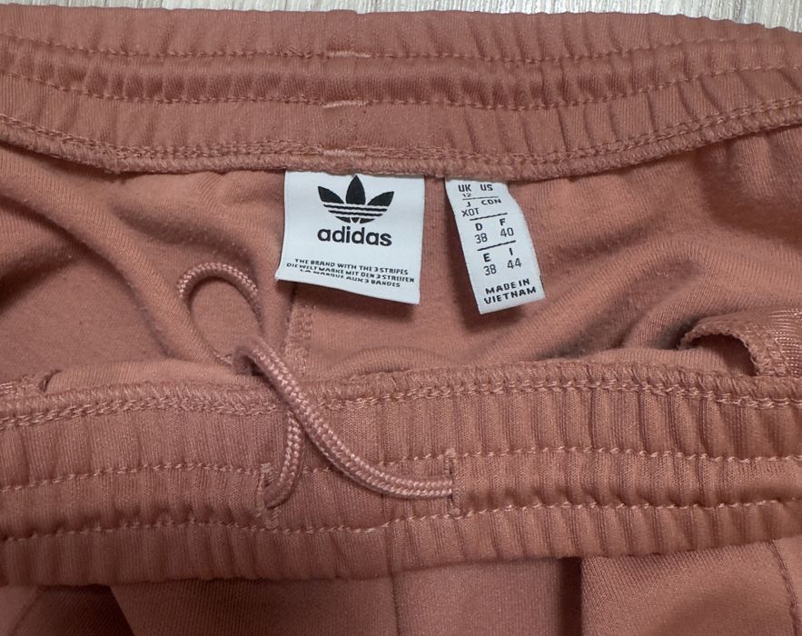 Чисто нов спортен екип Adidas Originals