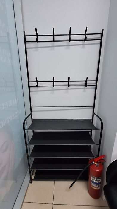 Срочно продается напольная вешалка для одежды