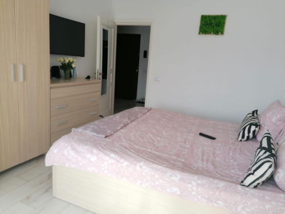 Vand garsoniera in bloc nou