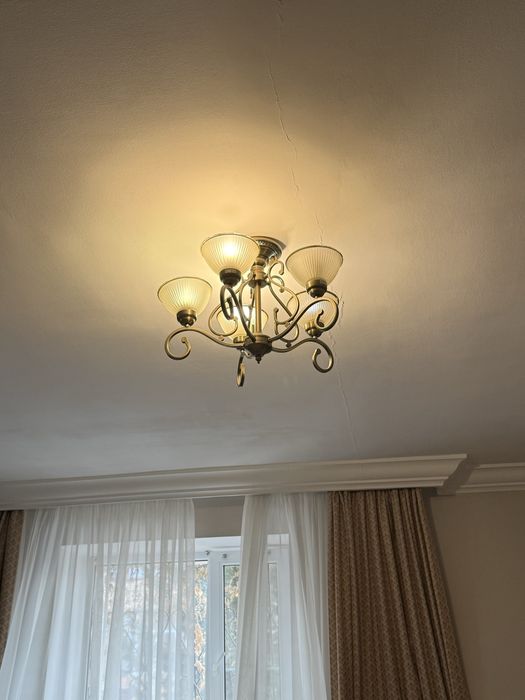 Продам люстру на кухню