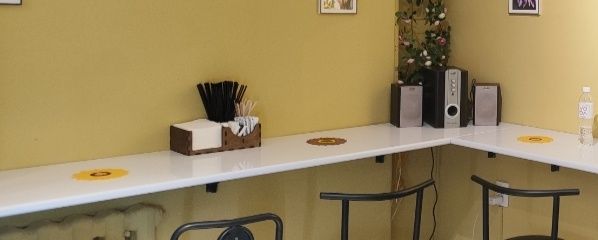 Продам зеркало , витриный холодильник и барные стулья