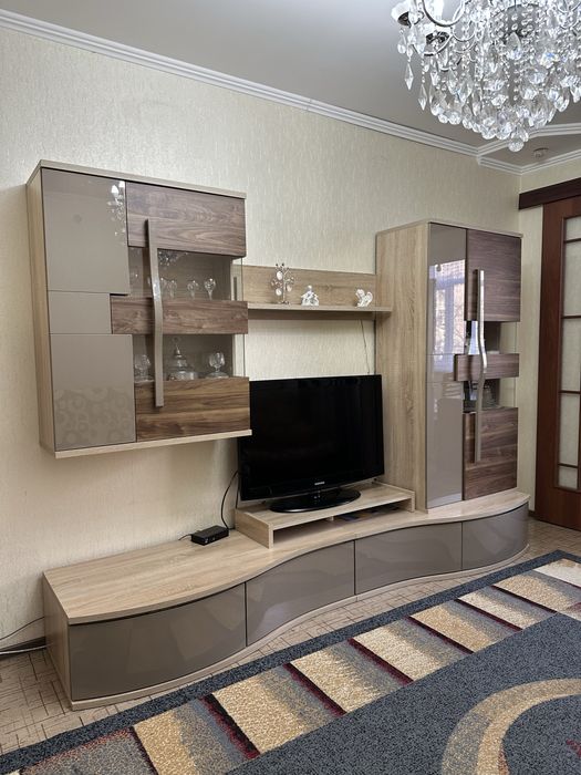 Стенка с комодом