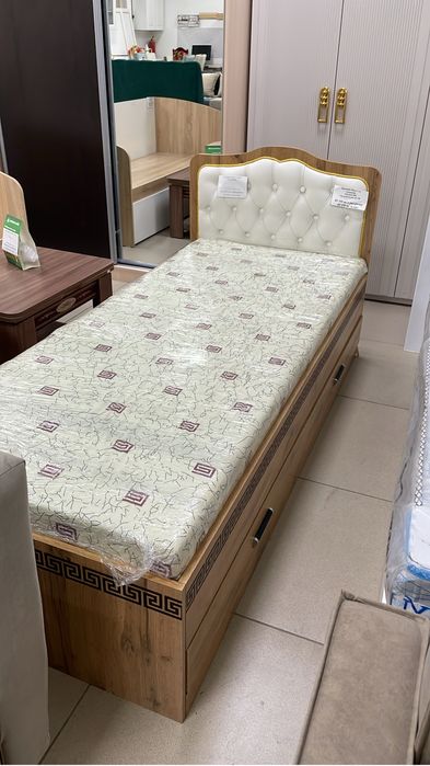 Продам кровать 1 сп с матрасом с ящиками