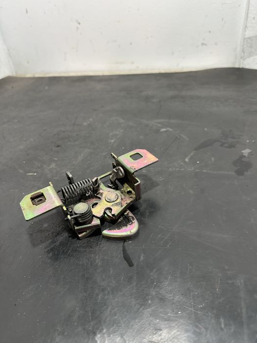 Broasca incuietoare capota Volkswagen Vw Sharan 2001-2007 | 7M0823509