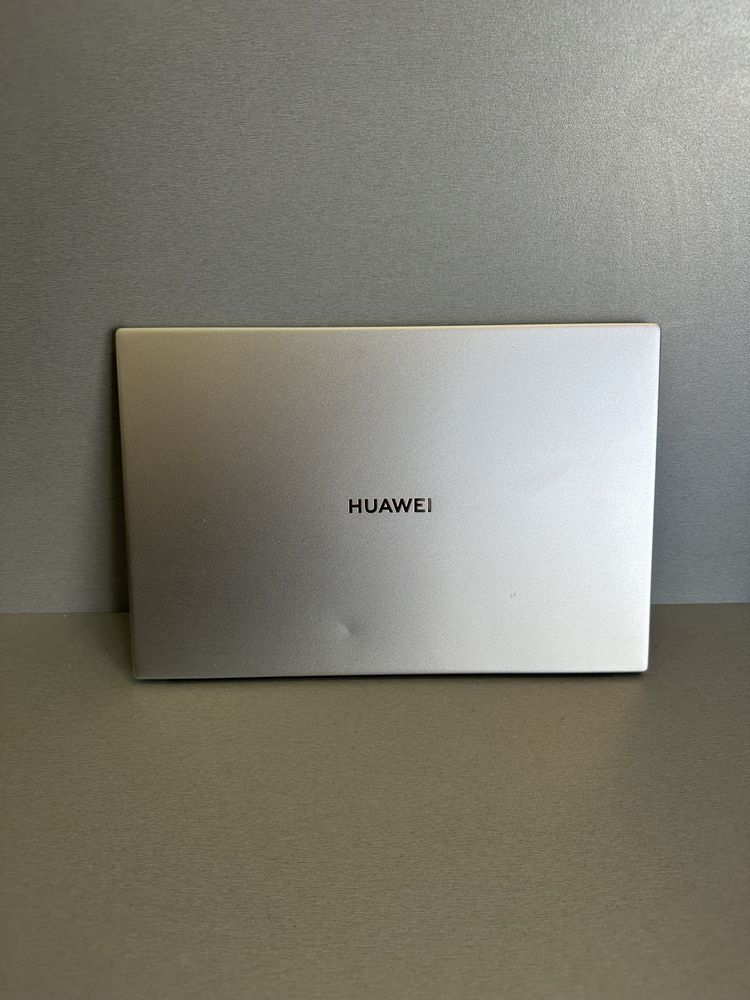 Продавам лаптоп Huawei MateBook D14