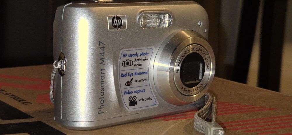 Camera foto/video digitala HP Photosmart M447