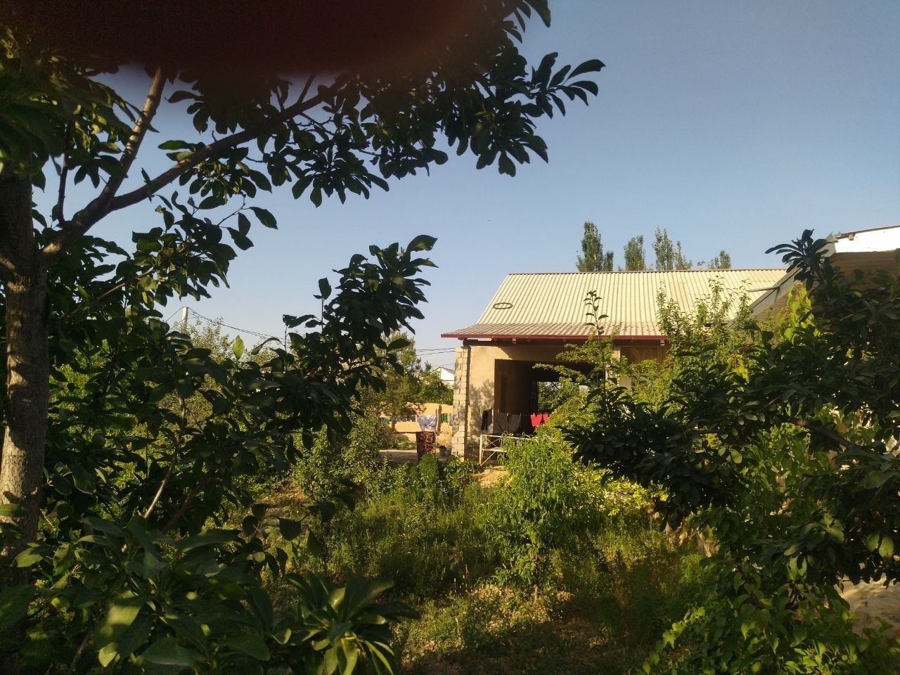 Uy sotiladi holati yaxshi arentir sentir yonida