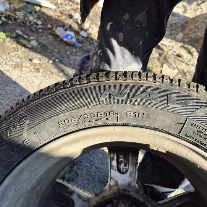 Anvelope iarna cu jante 5x112 si un volan passat b8